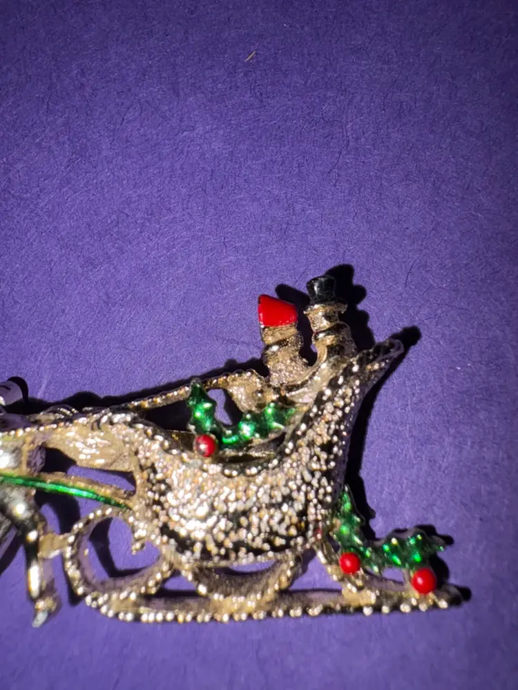 Vintage Christmas Horse Drawn Sleigh Brooch ~ Sleigh Has A Cute Couple Snuggling In The Back ~ Gold Tone With Green And Red Holly And Ivy
