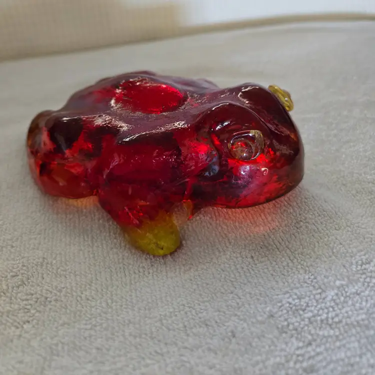 Vintage Amberina Art Glass Frog Paperweight Figurine
