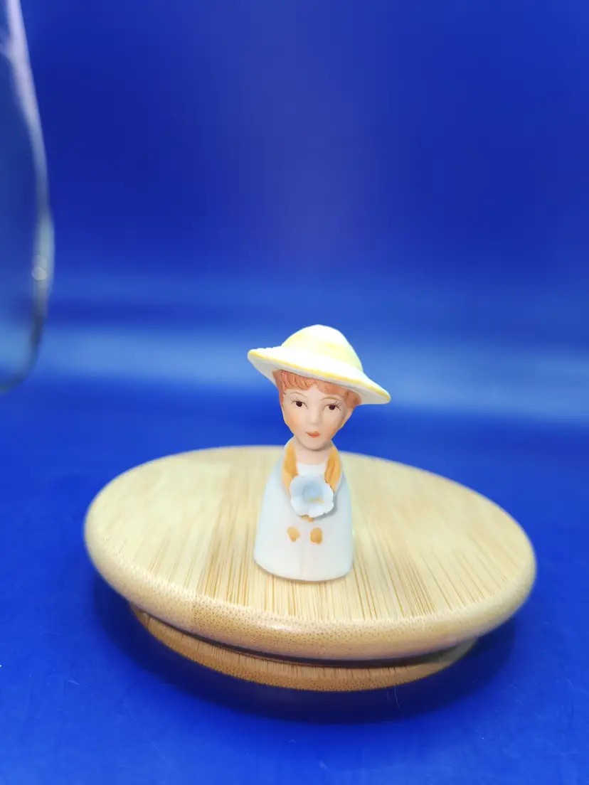 Lady Head  Ceramic Thimble