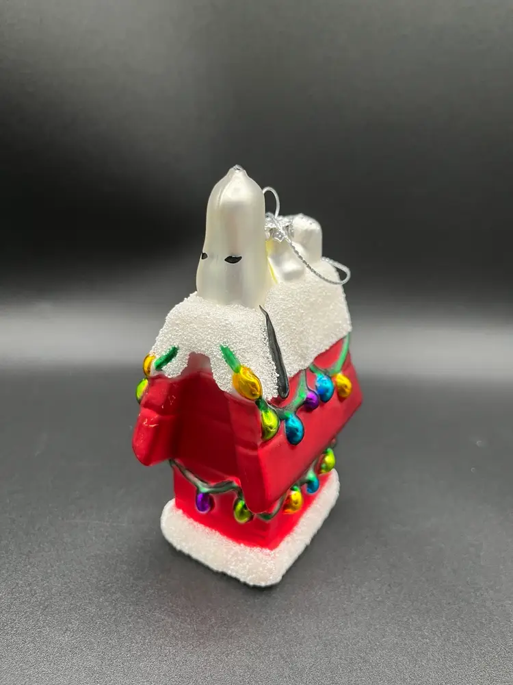 Peanuts Worldwide Snoopy Christmas Doghouse Blown Art Glass Ornament 🎄