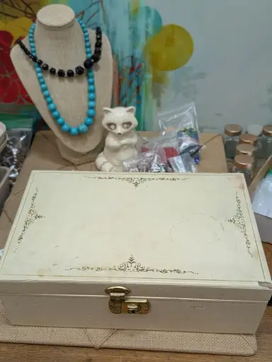 What’s in the Estate Jewelry Box?