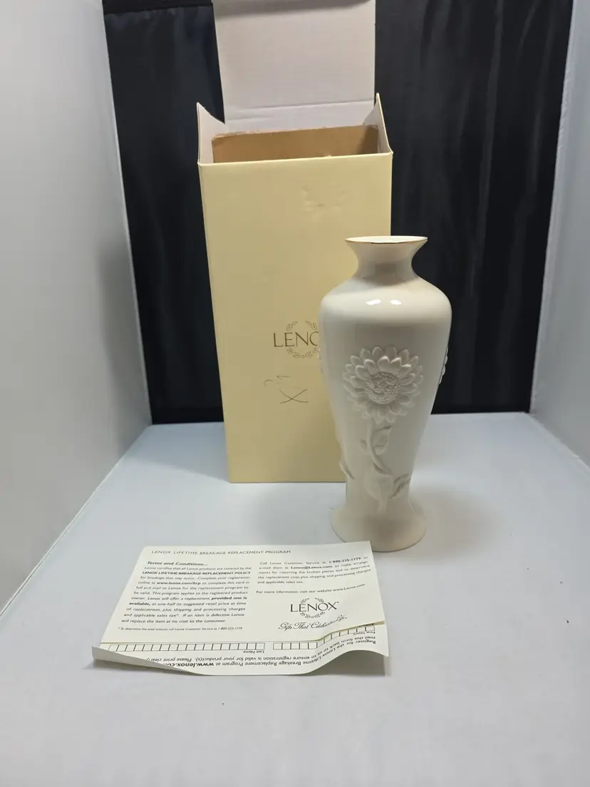 Vintage Lenox Classic 8" Ivory White Sunflower Bud Vase W/Gold Trim NIB (AB)