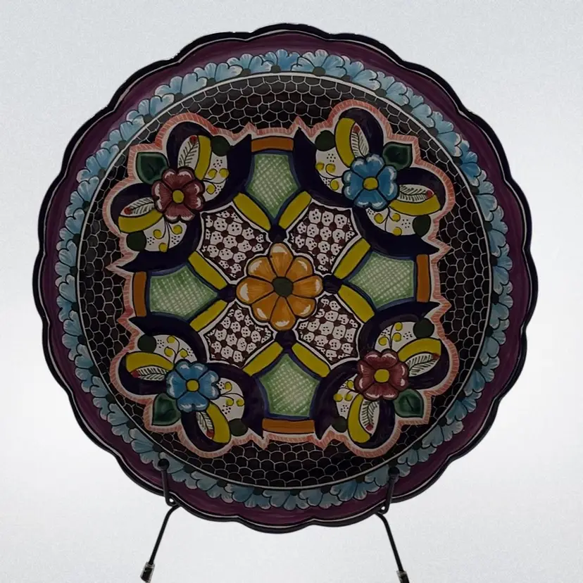 Hernandez Hand painted Mexican Pottery Plate Scalloped Edging 11 3/4” Round