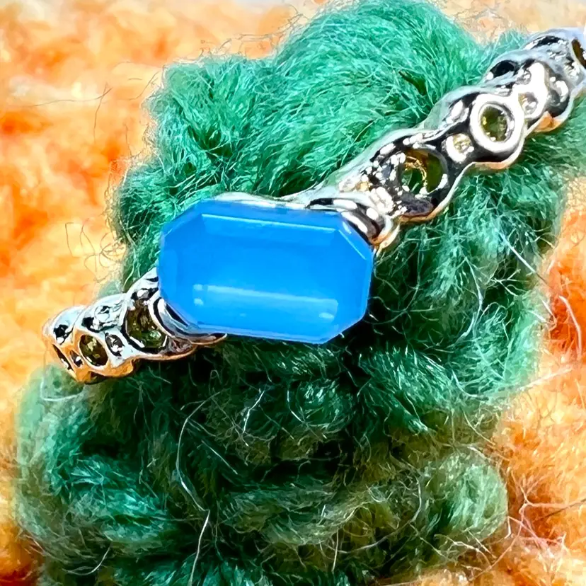 Blue Stone Costume Ring. Gold-tone Finish. Size 7.