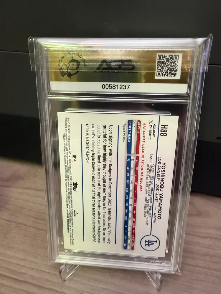 Yoshinobu Yamamoto 2024 Topps Holiday RC  AGS 9.5