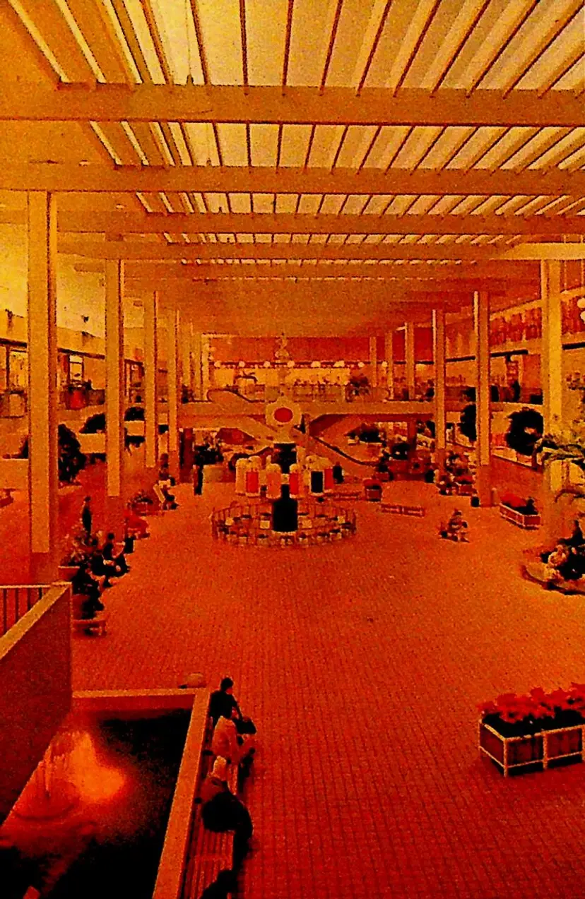 Clock of the Nations Midtown Plaza Rochester NY Postcard