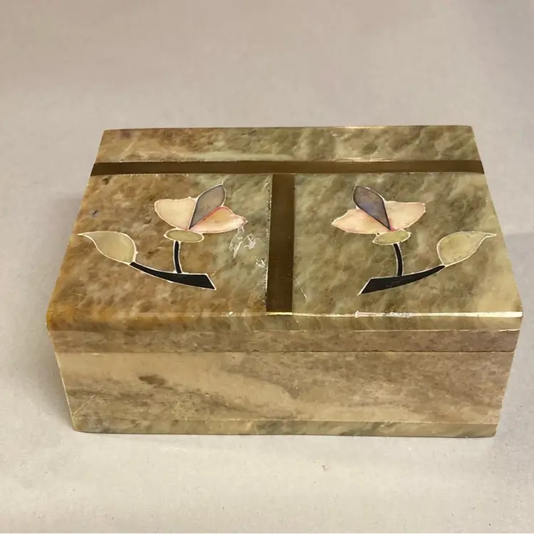 #0779 Made in India soapstone Alabaster floral inserts, brass hinged, and decorated Trinket box