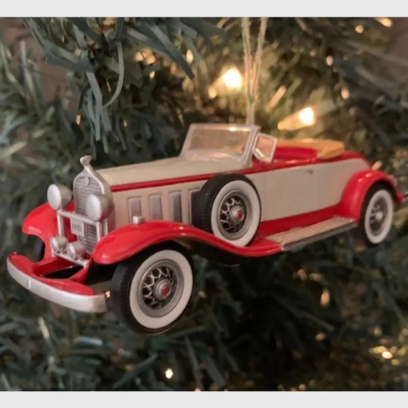2001 Hallmark Keepsake Ornament
Collector's Series, fourth of five: 1930
Cadillac
