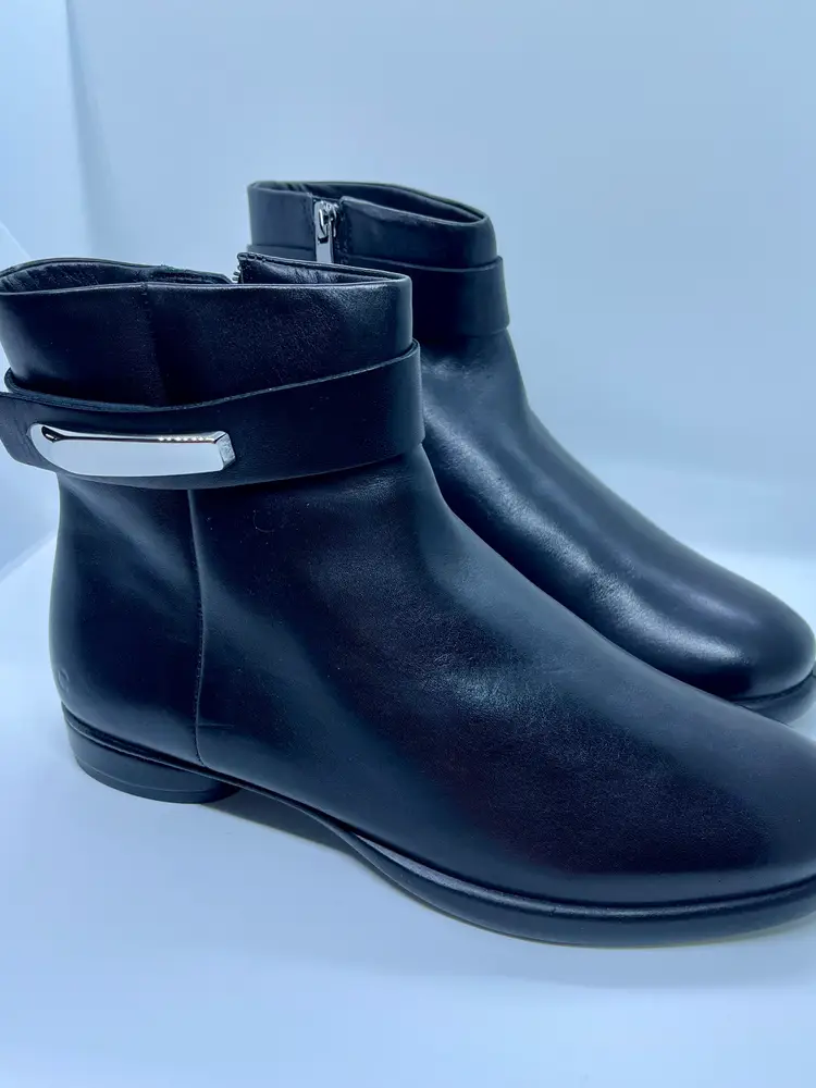 ECCO Women's Sculpted LX Luxury Modern Boot with Silver Accent SZ 38