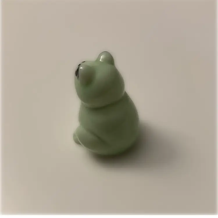 Norcrest The Bug House Miniature Porcelain Frog 5/8” X 3/4” X 1”