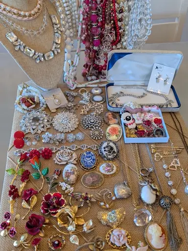 Jewelry - A Notion of Valentines