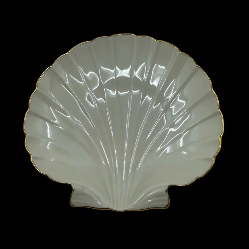 Lenox porcelain shell-shaped dish with gold trim.