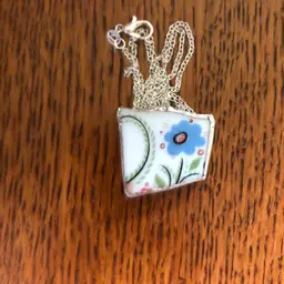 Oodelally Shop Broken Pottery Artisan Made Pendant Rosemaling Unbranded Plate Handcrafted Necklace 1 1/8in x 1in