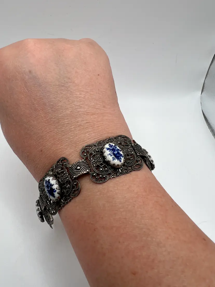 Vintage Delft Blue Link Bracelet Filigree Panel Ceramic Cabochon Silver Tone