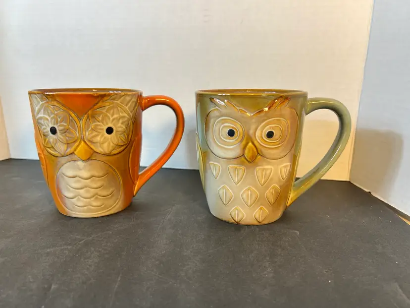 2 Elite Couture Owl Mugs By Gibson Orange Green Coffee Tea Cup