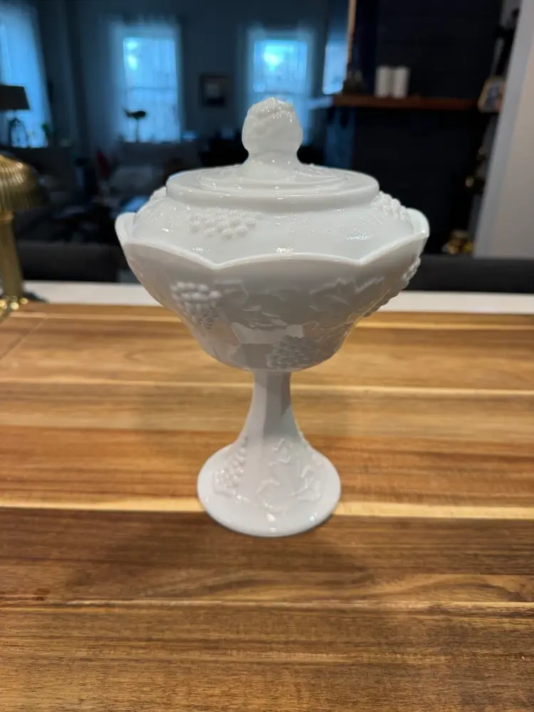 Vintage Indiana Glass Harvest Grape Milk Glass Compote With Lid