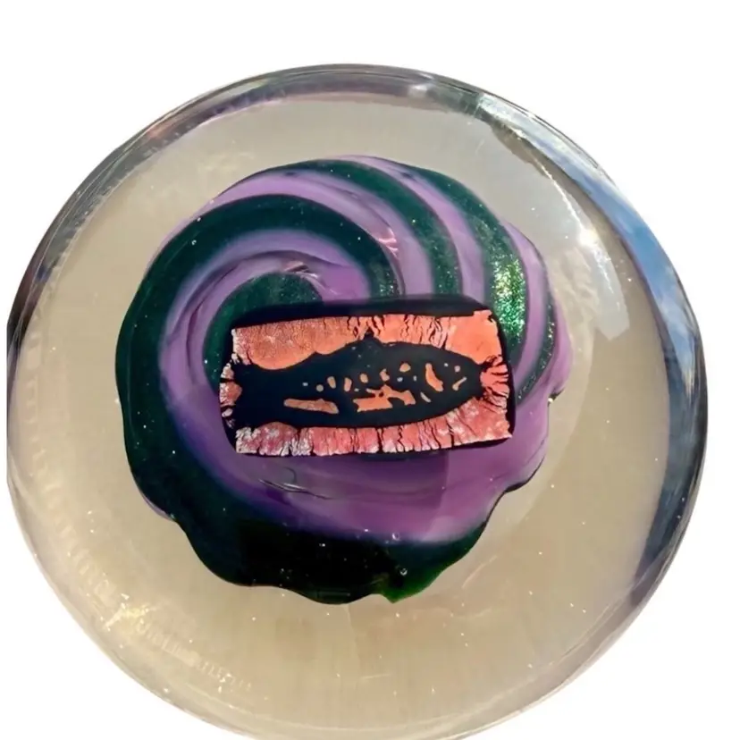 Art Glass Paperweight Purple & Green Sparkle Swirl With Dichroic Fish Design Signed
2-1/2” W x 1-3/4” T
