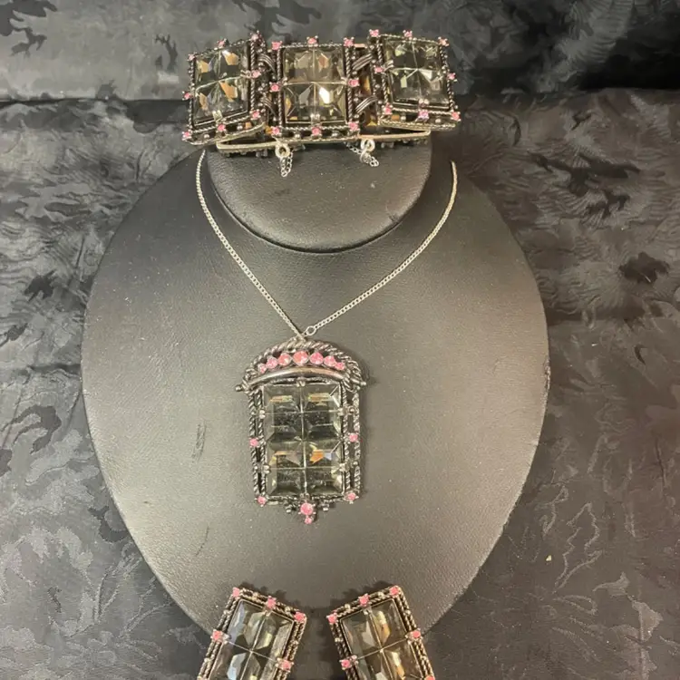 Vintage 1956 Sarah Coventry Midnight Magic Set