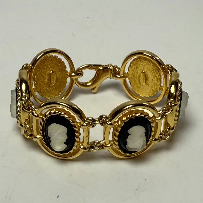 Vintage 7.5" Burberrys Burberry Black & White Gold Tone Cameo Link Bracelet