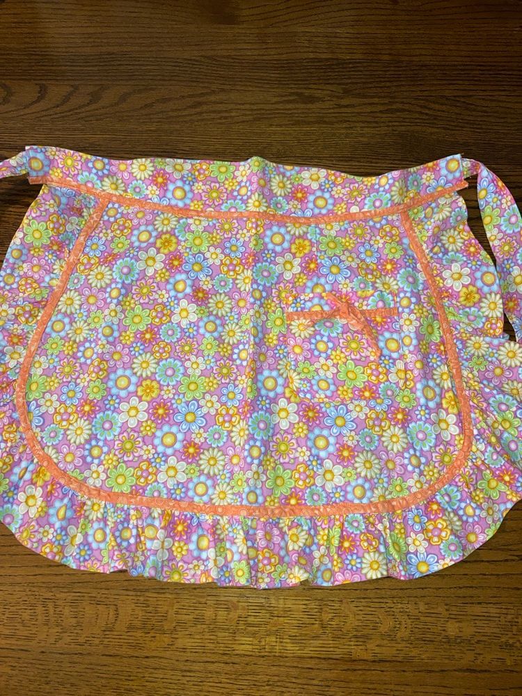 Apron With Groovy Floral Design! 40” Waist Strap To Strap Tip 22” Long!  No condition issues!