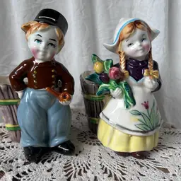 VINTAGE NAPCO DUTCH BOY & GIRL CERAMIC PLANTERS #K662 MCM