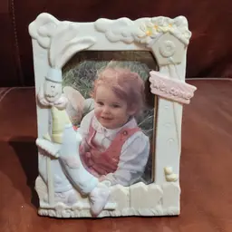 Beautiful baby Nursery porcelain 4x6 frame