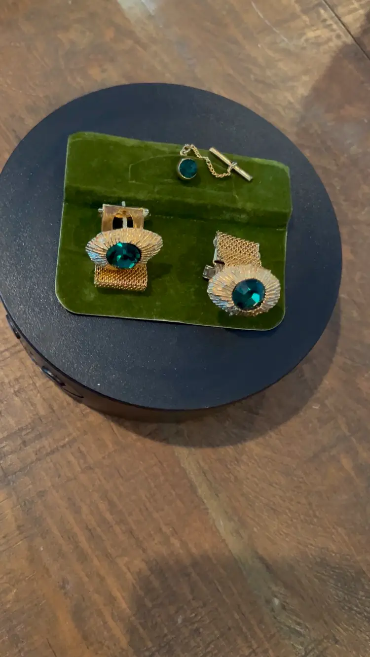 Men’s Emerald Green Gold Tone Mesh Cuff links And Tie Pin Vintage