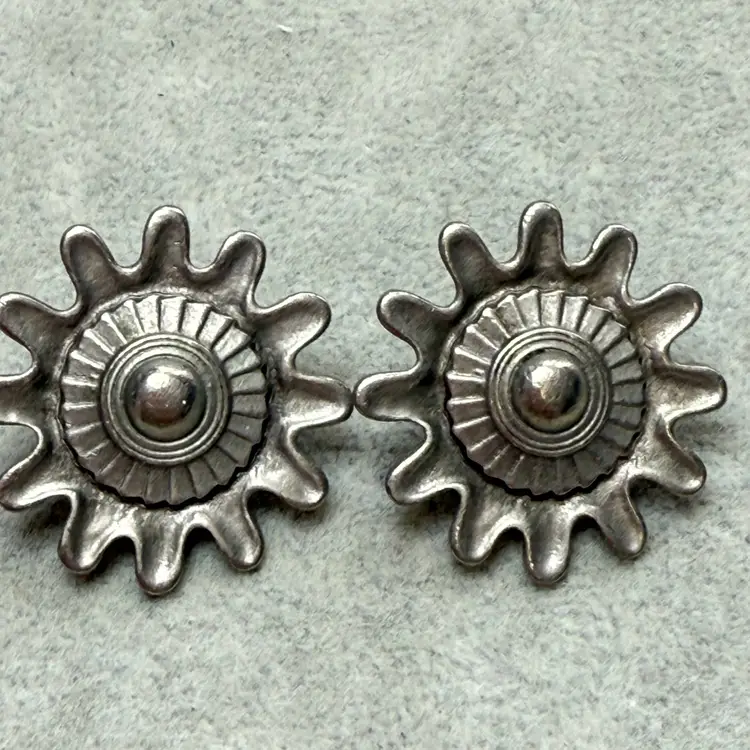 Vintage Signed Ben Amun Sun Starburst Gears Pewter Tone Pierced Earrings Silver