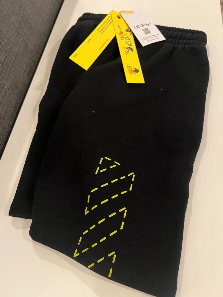 Off-White Boy's Bookish Logo-Print Diagonal Graphic Sweat Shorts Size 8 NWT