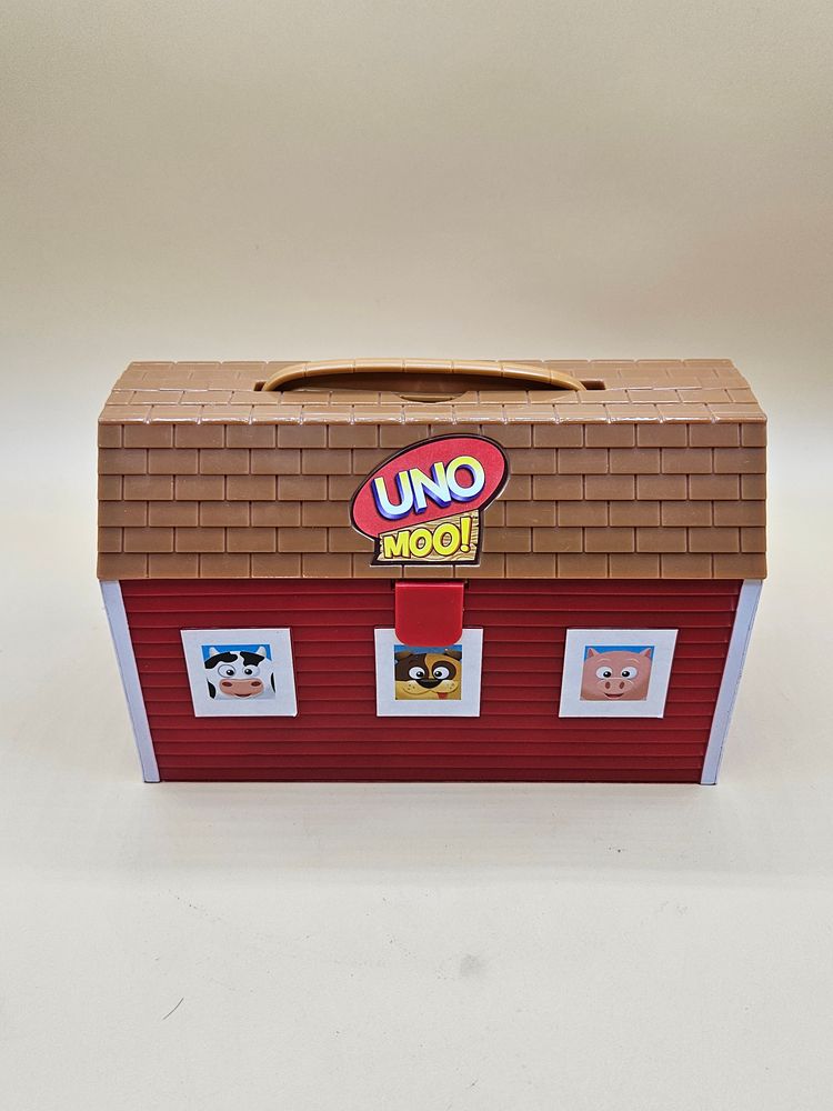 UNO Moo! Toy Plastic Barn Carring Case w/37 Figures