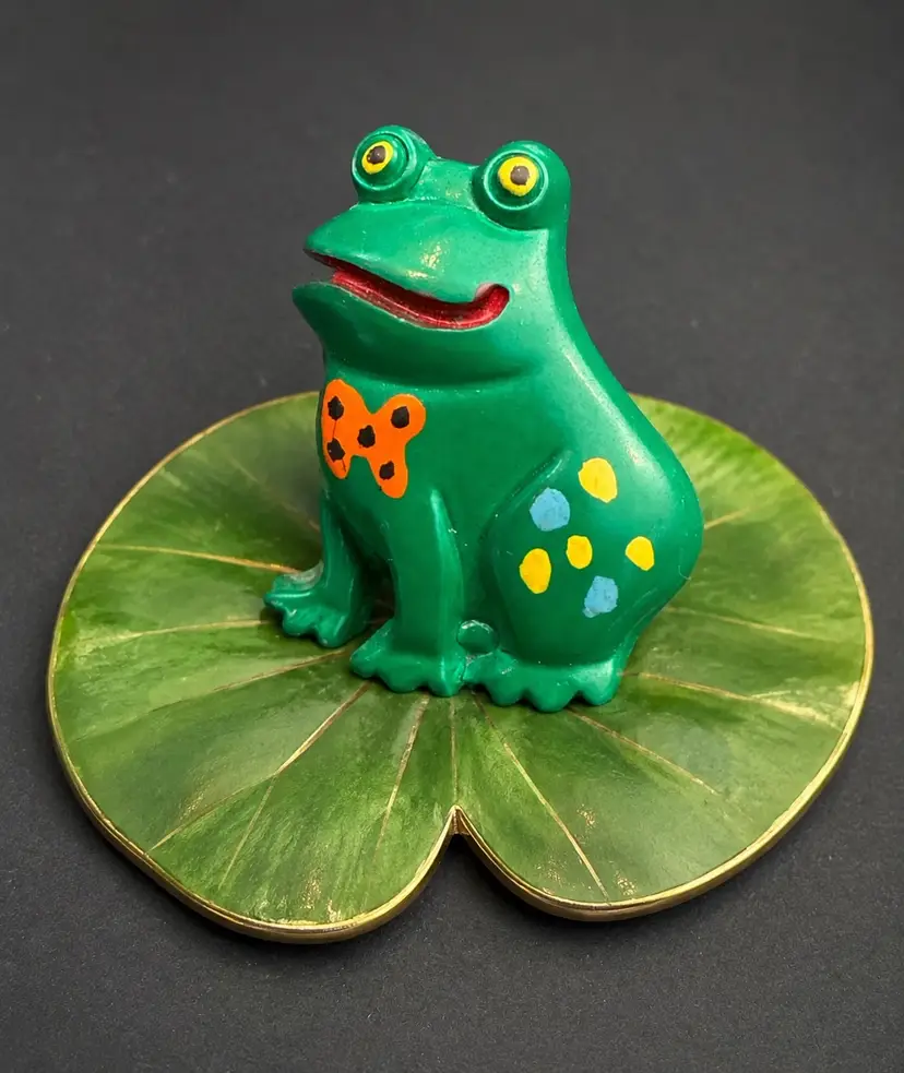 Vintage Bowtie Frog Brooch