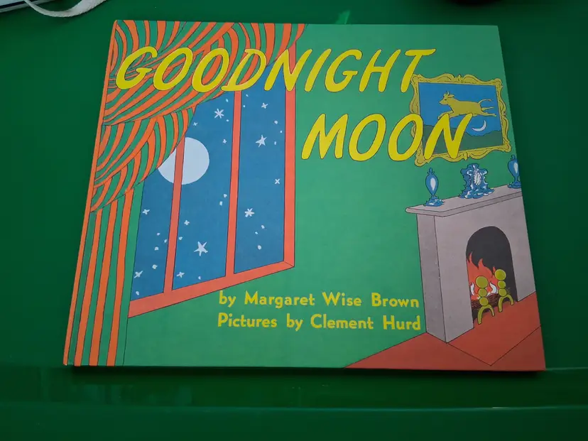 Goodnight Moon by Margaret Wise Brown ~ Classic Children's Book