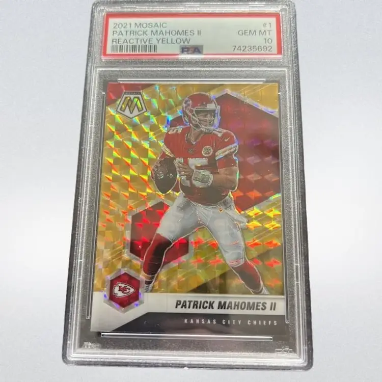 2021 Panini Mosaic Patrick Mahomes Reactive Yellow Base Card! Kansas City Chiefs