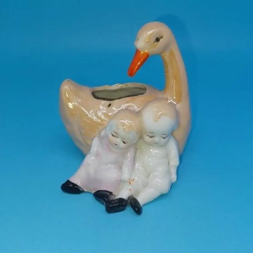 VTG JAPAN HANDPAINTED PORCELAIN TOOTHPICK HOLDER SWAN W/ LITTLE BOY & GIRL 3" X 3"