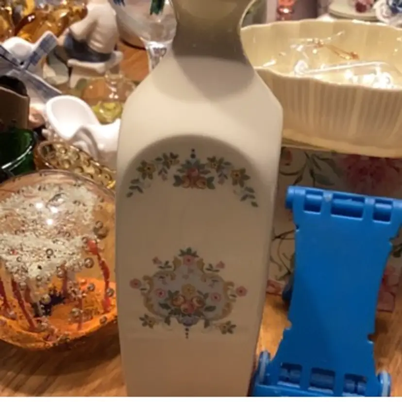 Dalton Juliet 1981 fine bone China vase