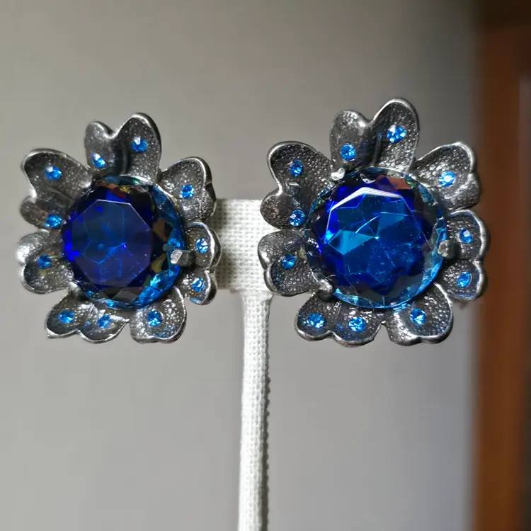 Vintage Blue Glass Dark Silver Tone Clipon Earrings Flower Shaped