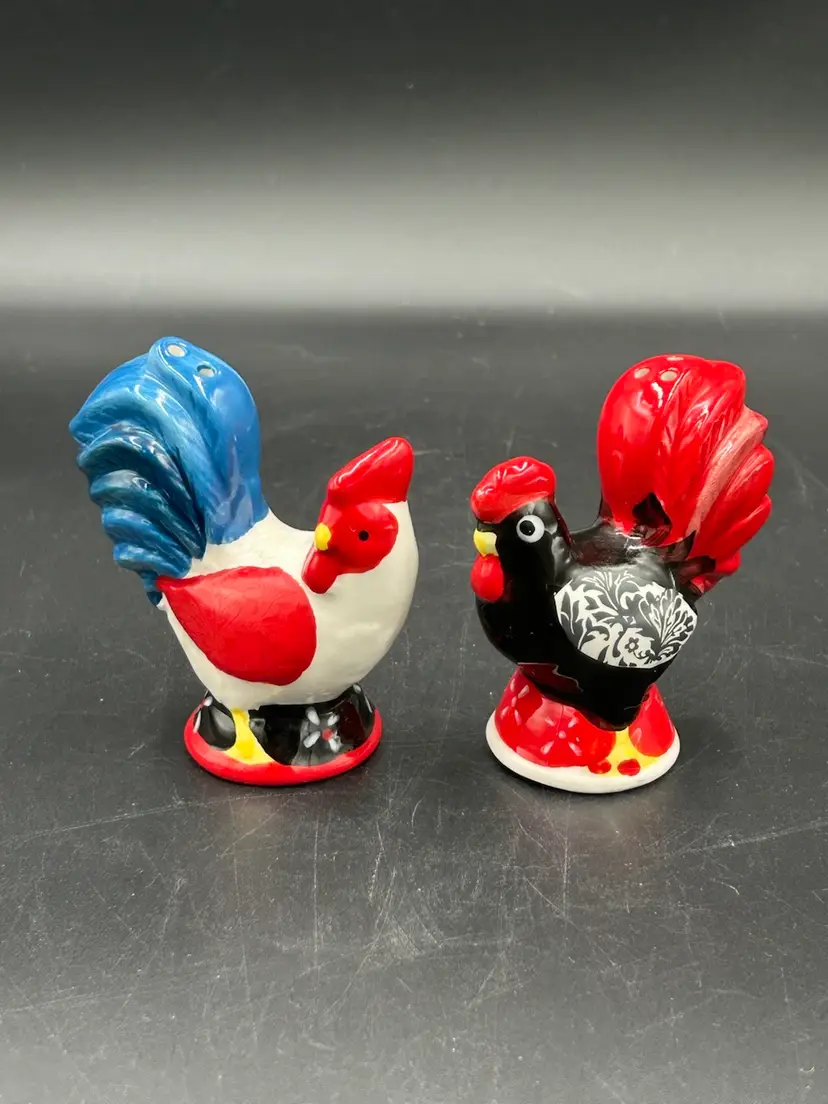 Ceramic Folk Art Country Chicken Hen & Rooster Salt & Pepper Shaker Set