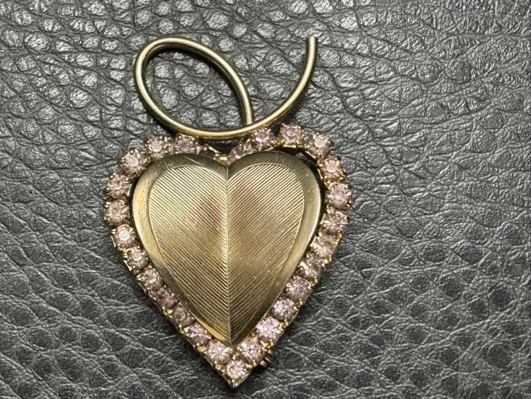 Vintage Pink Rhinestone 3-D Heart Brooch In Gold Tone