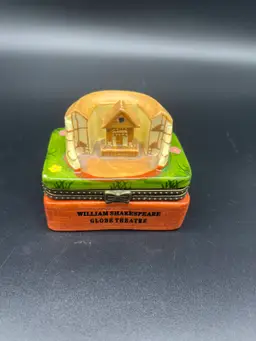 DN & EI Porcelain Trinket Box - Shakespeare Globe Theatre with Drama Masks