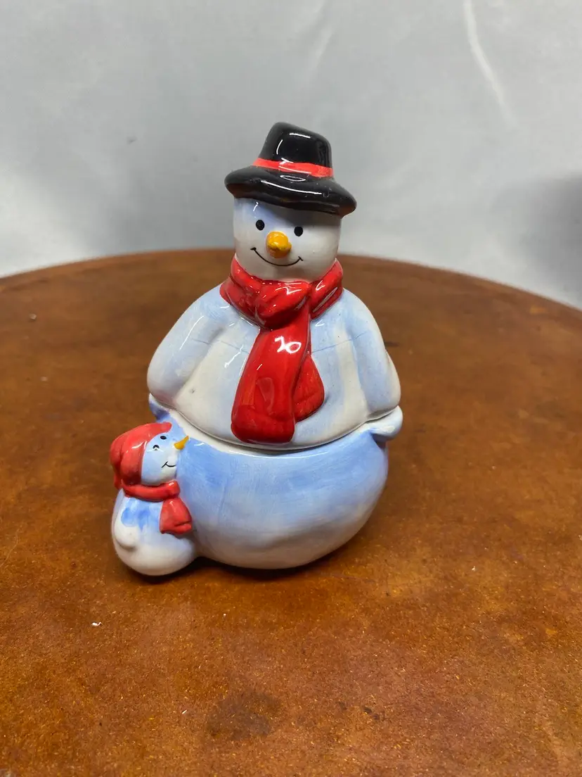 Snowmen Stackable Salt And Pepper Shakers (see Photo)