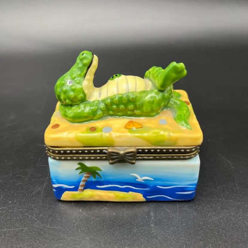 Enameled Ceramic Alligator Crocodile Trinket Box With Sunglasses Trinket