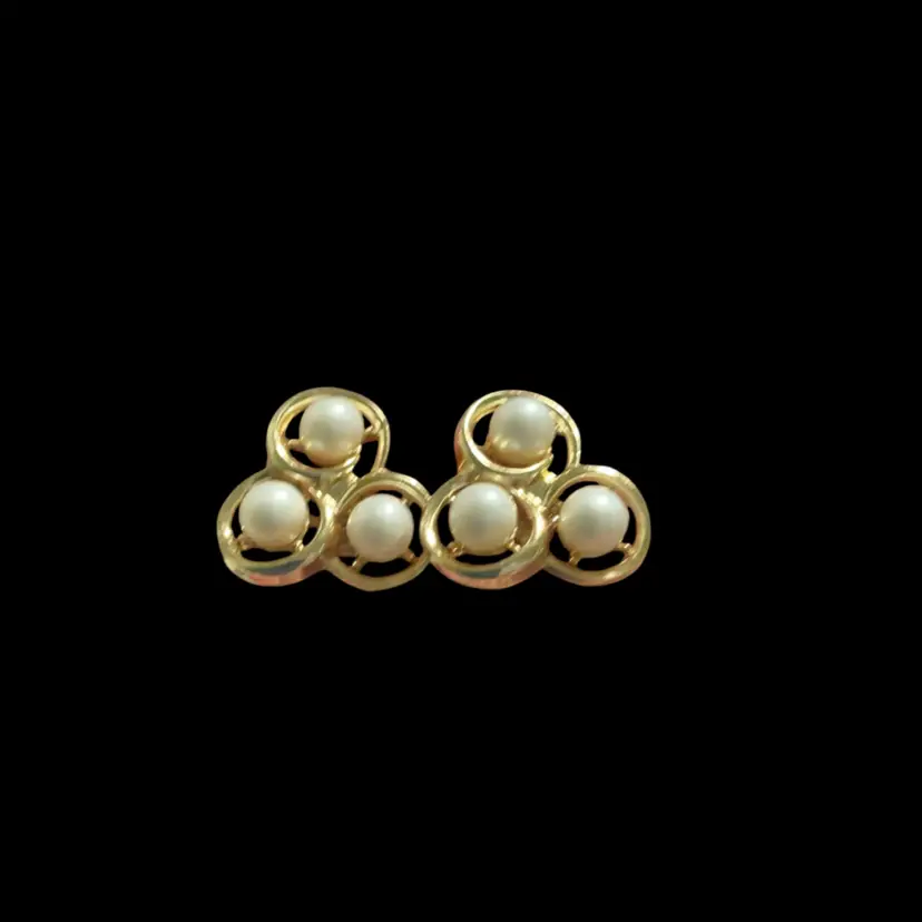 Vintage Goldtone Trifari Clip On Earrings. Tri- Infinity Interlocking Circles With Faux Pearls.
