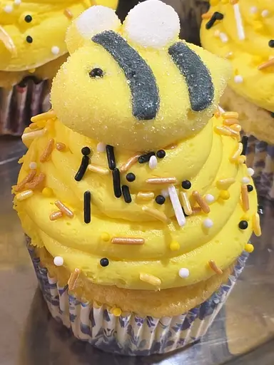 Come decorate a cake with me! Get your 6"/2 layers ready!