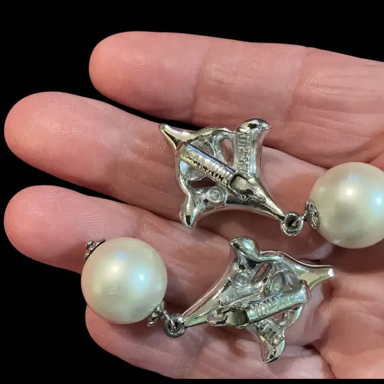 Vintage Silvertone Sarah Coventry Faux Pearl Dangle Clip Earrings. Clear GL Rhinestones