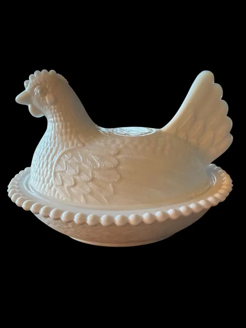 VINTAGE Indiana White Milk Glass Hen On Nest Beaded EDGE  7" MCM  Ex Condition