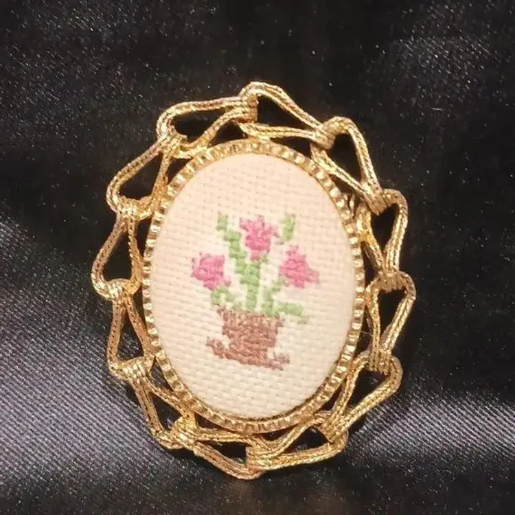 Vintage Framed 2.5in Floral Needlepoint Brooch Pendant, Gold Tone Frame.