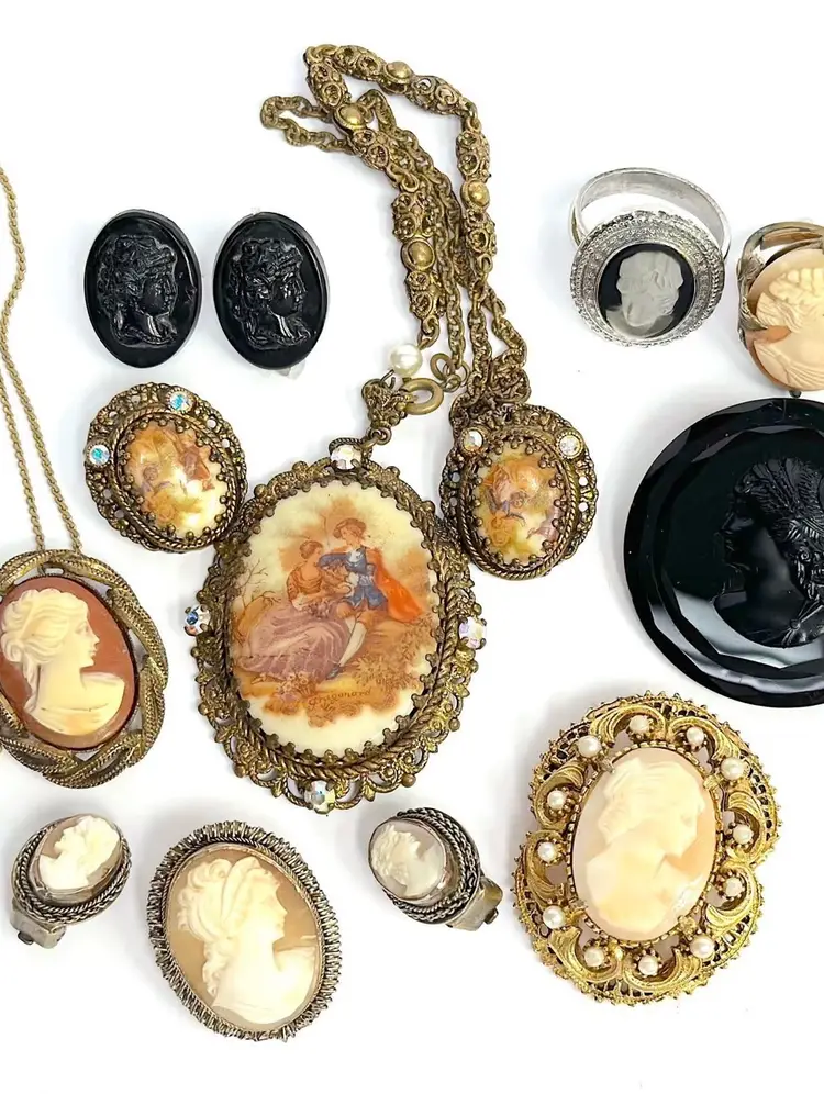 CAMEOS & More With Froggy!