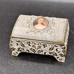 Vintage Marie Antoinette Trinket Box Metal Red Felt Ornate Japan