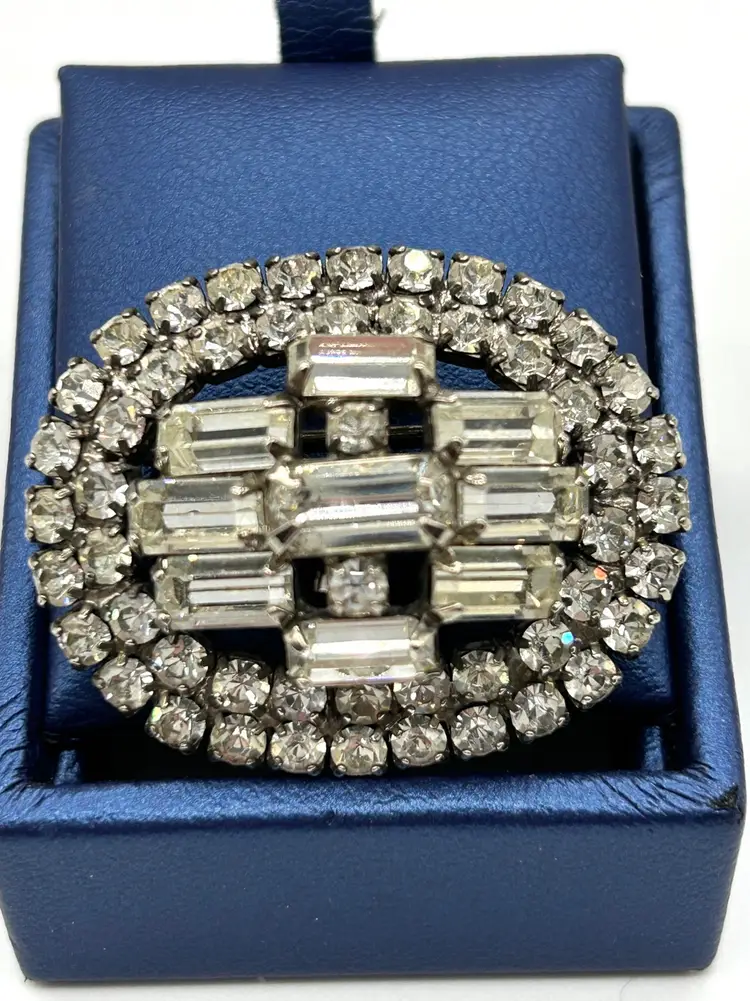 Vintage Rhinestone Silvertone Brooch Domed Emerald Cut And Rounds