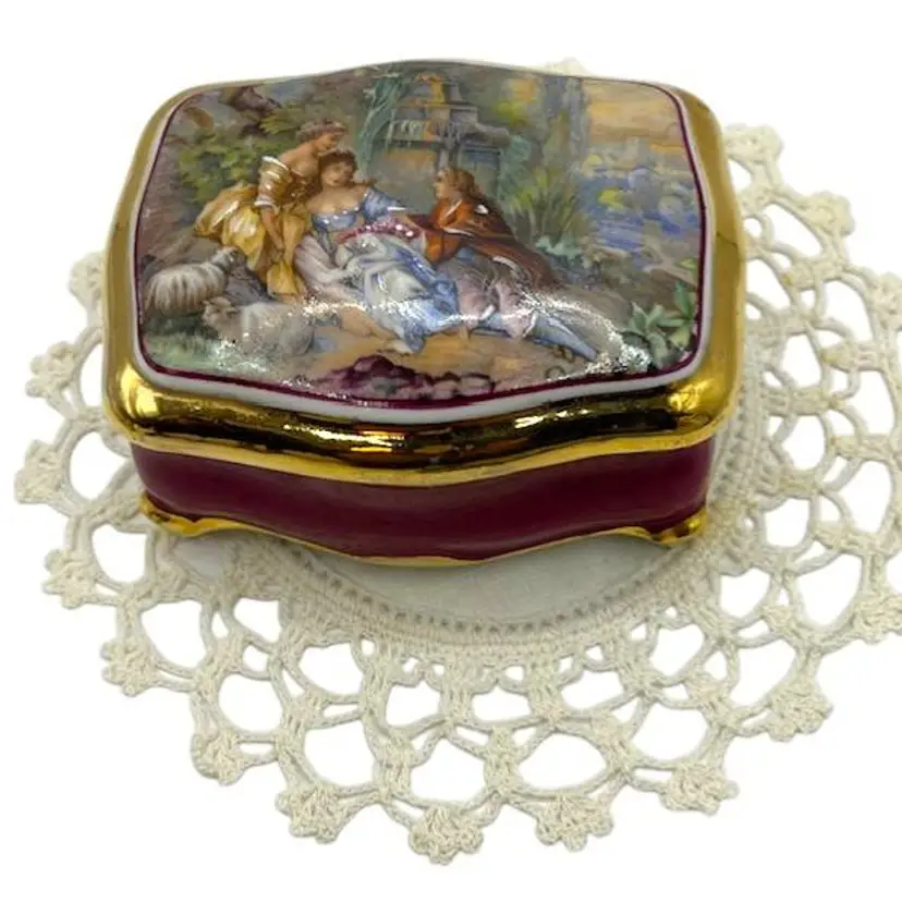 Limoges France Elegant Jewelry or Trinket Box - Hand Painted *read